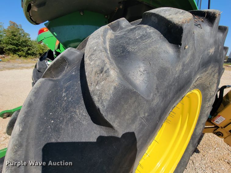 image for item KQ9217 2010 John Deere 6330  tractor