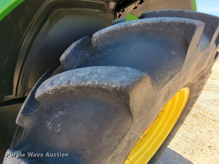 image for item KQ9217 2010 John Deere 6330  tractor