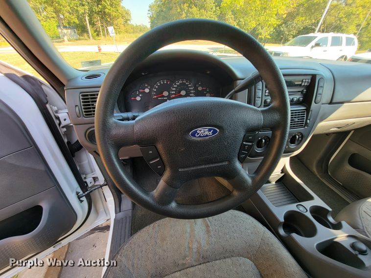 image for item KQ9219 2005 Ford Explorer  SUV