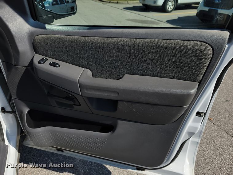 image for item KQ9219 2005 Ford Explorer  SUV