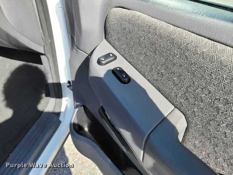 image for item KQ9219 2005 Ford Explorer  SUV