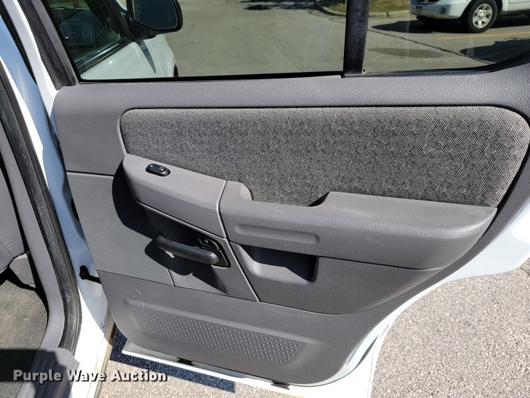 image for item KQ9219 2005 Ford Explorer  SUV