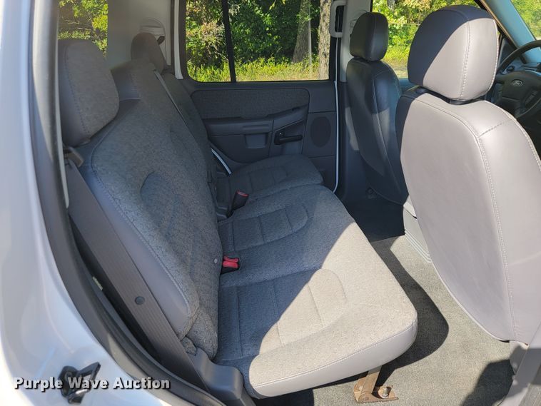 image for item KQ9219 2005 Ford Explorer  SUV