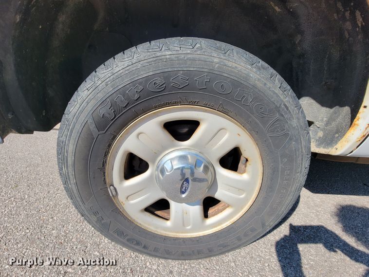 image for item KQ9219 2005 Ford Explorer  SUV