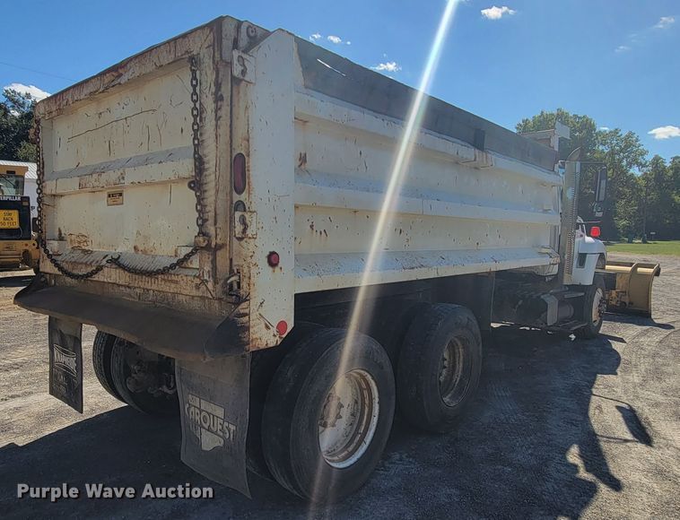 image for item KQ9239 2009 International WorkStar 7500  dump truck