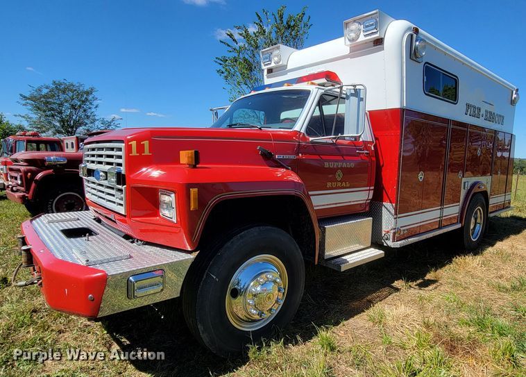 image for item KQ9250 1992 Ford F700  rescue vehicle