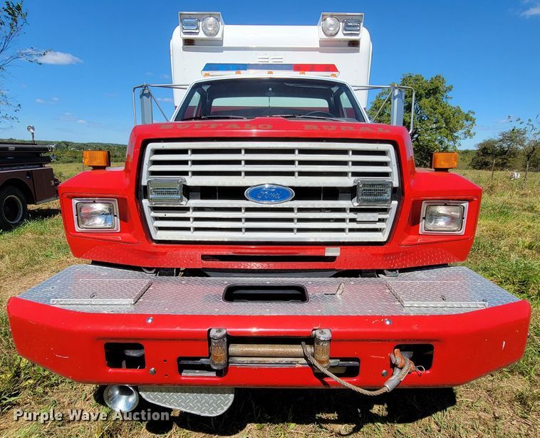 image for item KQ9250 1992 Ford F700  rescue vehicle