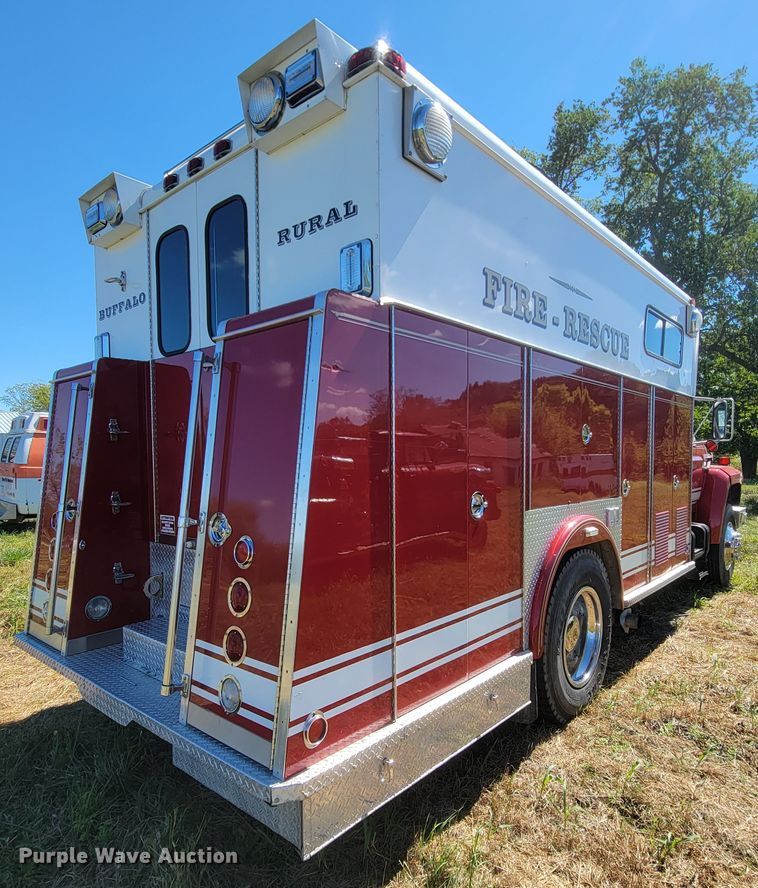 image for item KQ9250 1992 Ford F700  rescue vehicle