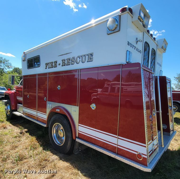 image for item KQ9250 1992 Ford F700  rescue vehicle