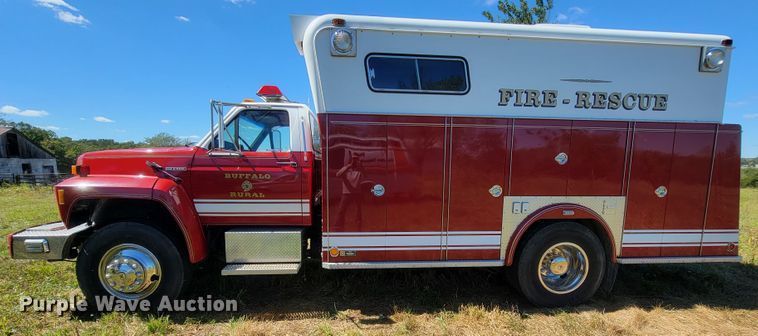image for item KQ9250 1992 Ford F700  rescue vehicle