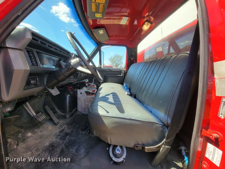 image for item KQ9250 1992 Ford F700  rescue vehicle