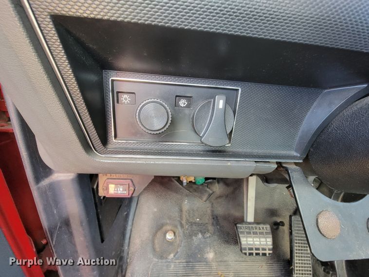 image for item KQ9250 1992 Ford F700  rescue vehicle