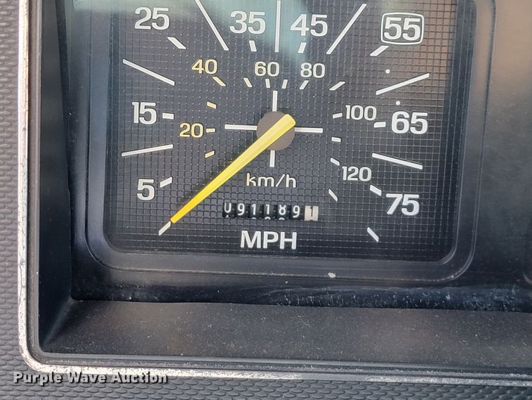 image for item KQ9250 1992 Ford F700  rescue vehicle