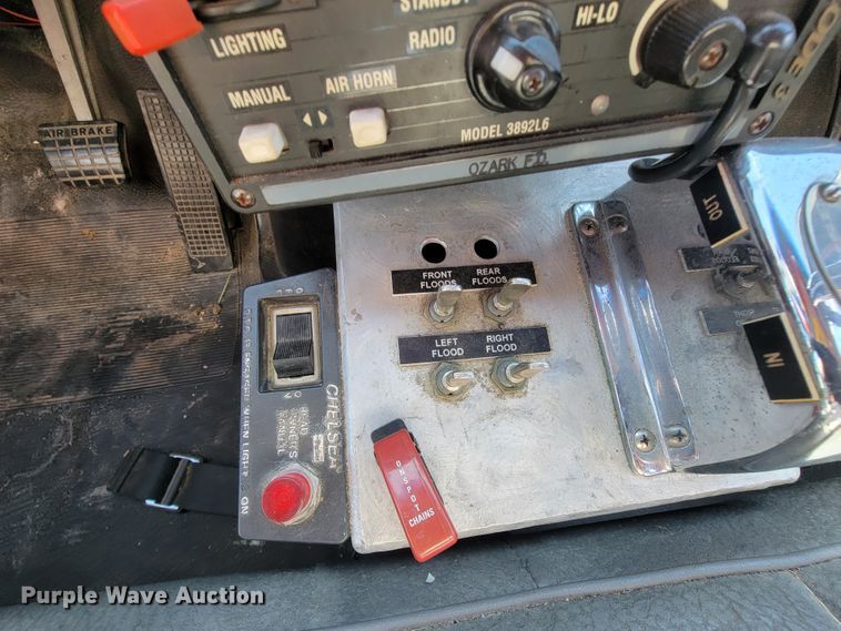 image for item KQ9250 1992 Ford F700  rescue vehicle