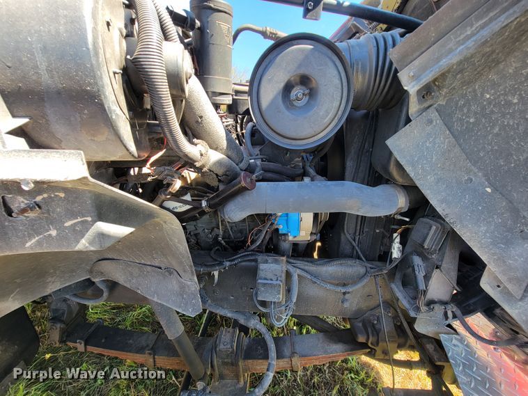 image for item KQ9250 1992 Ford F700  rescue vehicle