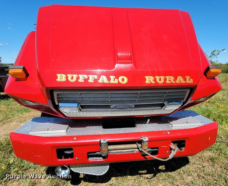 image for item KQ9250 1992 Ford F700  rescue vehicle