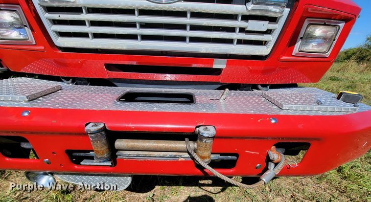 image for item KQ9250 1992 Ford F700  rescue vehicle