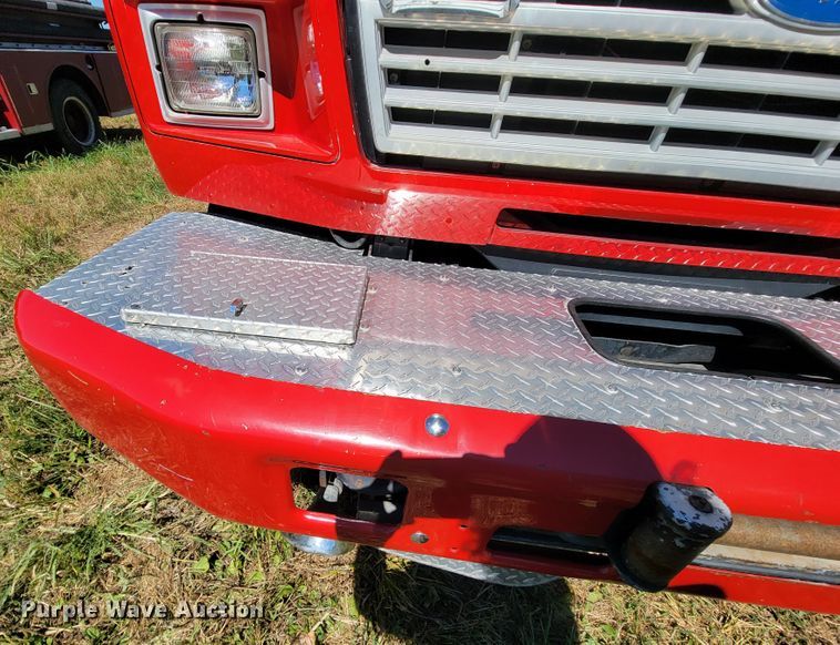 image for item KQ9250 1992 Ford F700  rescue vehicle