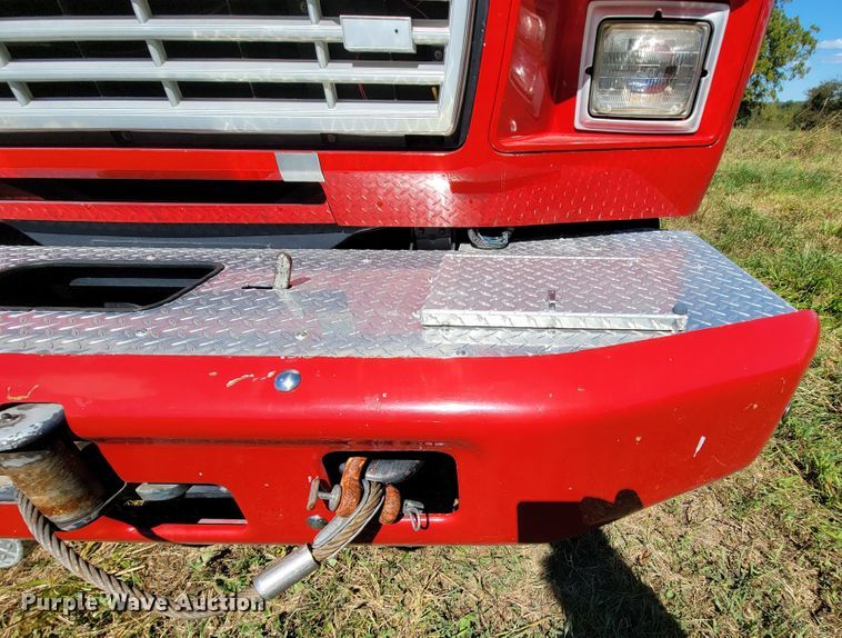 image for item KQ9250 1992 Ford F700  rescue vehicle