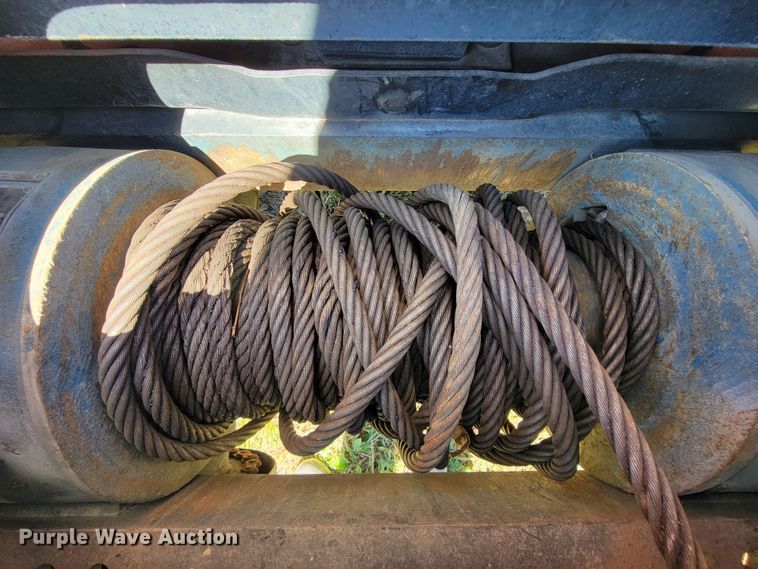 image for item KQ9250 1992 Ford F700  rescue vehicle