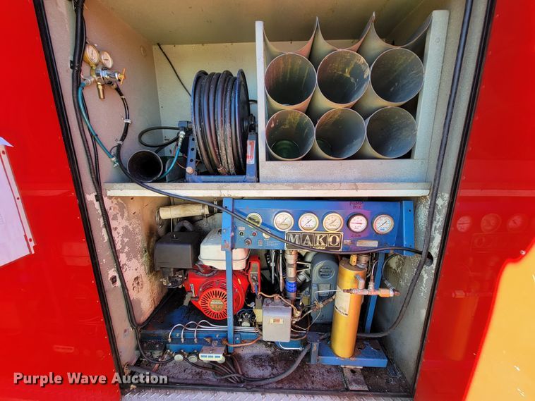 image for item KQ9250 1992 Ford F700  rescue vehicle