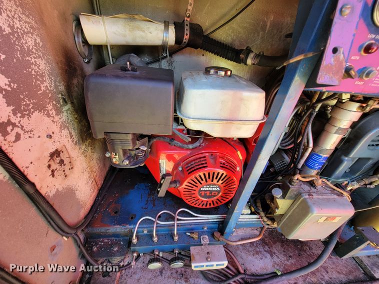 image for item KQ9250 1992 Ford F700  rescue vehicle