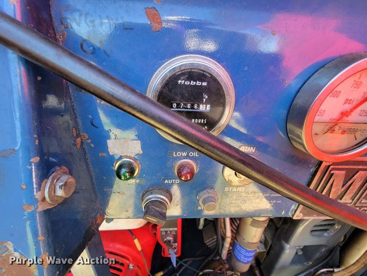 image for item KQ9250 1992 Ford F700  rescue vehicle