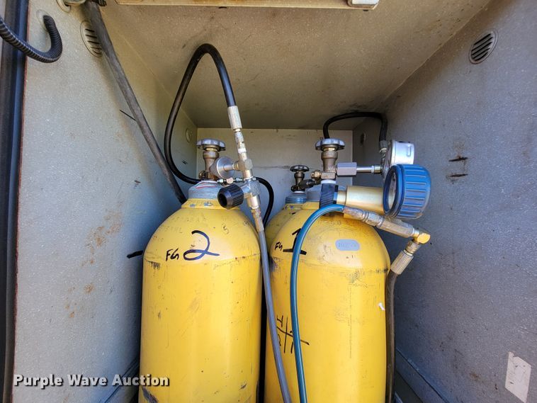 image for item KQ9250 1992 Ford F700  rescue vehicle