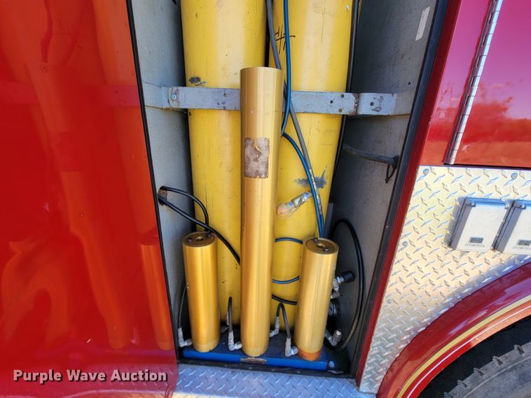 image for item KQ9250 1992 Ford F700  rescue vehicle