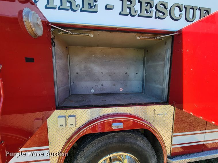 image for item KQ9250 1992 Ford F700  rescue vehicle