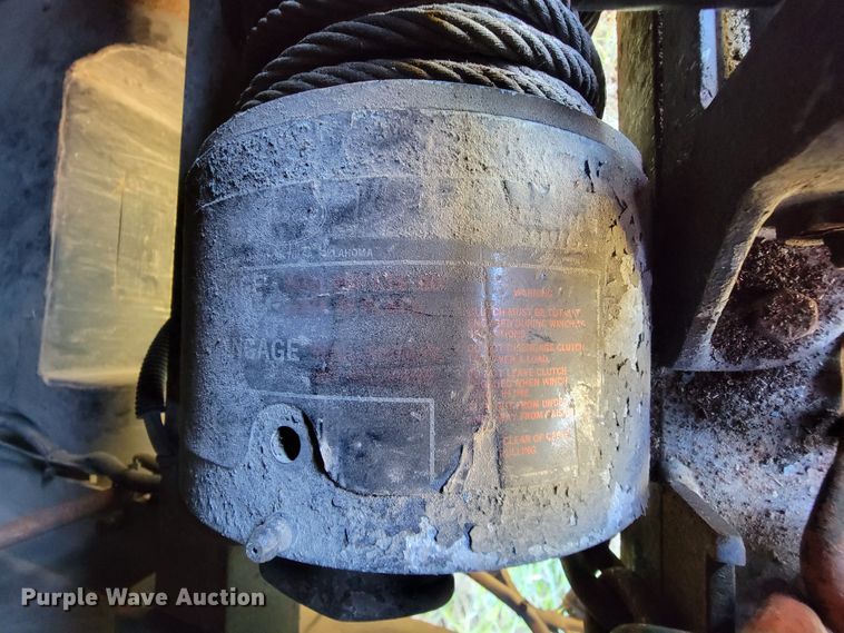 image for item KQ9250 1992 Ford F700  rescue vehicle