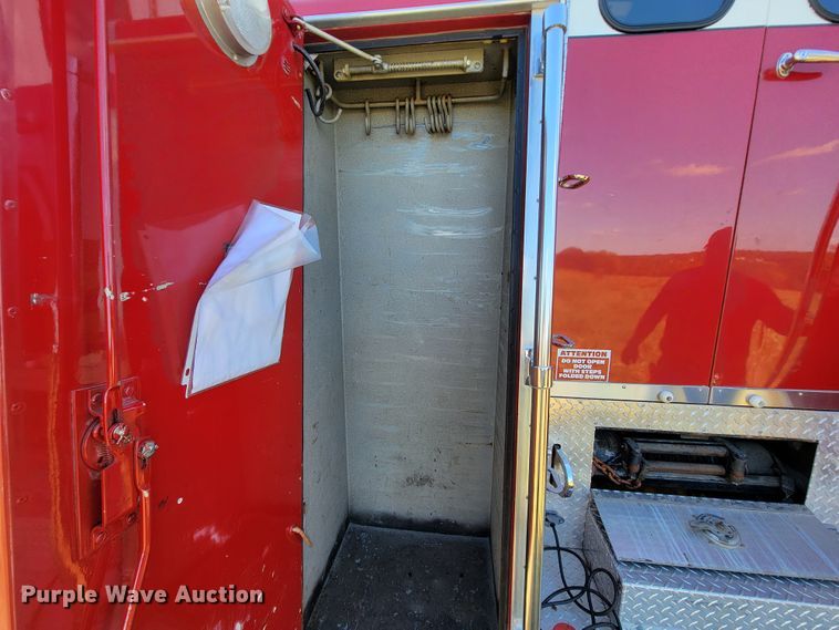 image for item KQ9250 1992 Ford F700  rescue vehicle