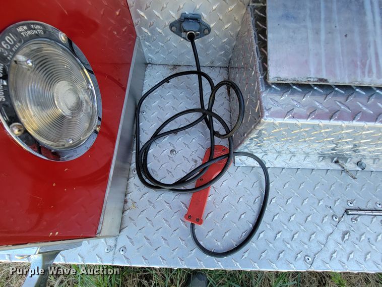 image for item KQ9250 1992 Ford F700  rescue vehicle