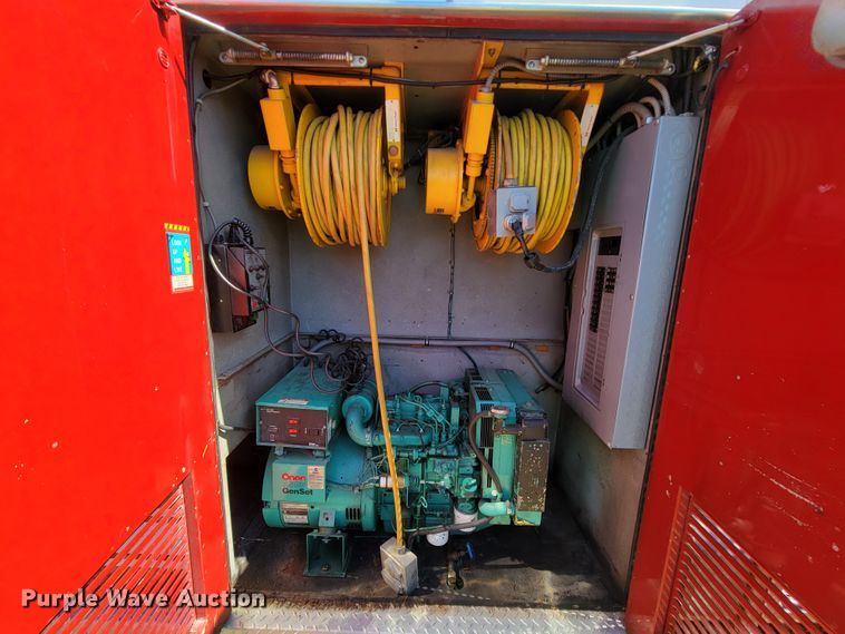 image for item KQ9250 1992 Ford F700  rescue vehicle