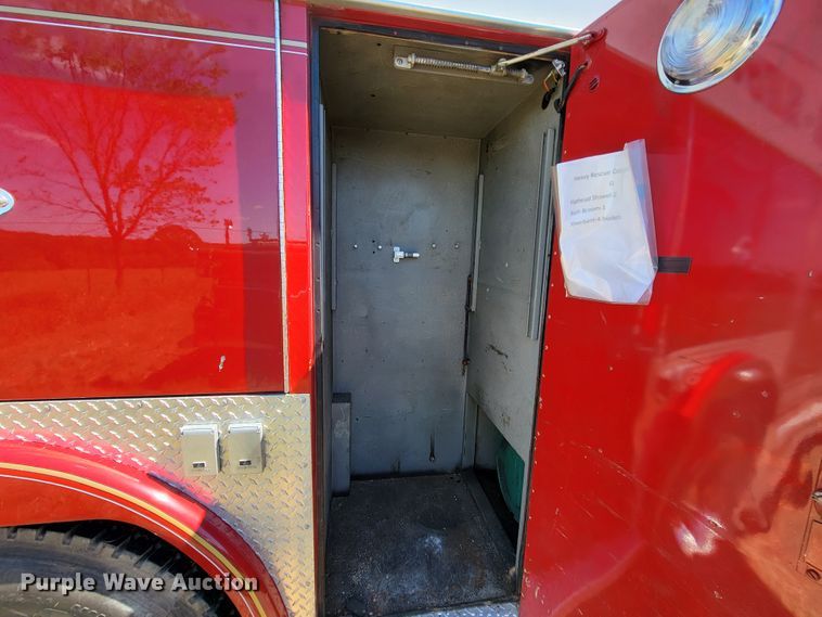 image for item KQ9250 1992 Ford F700  rescue vehicle