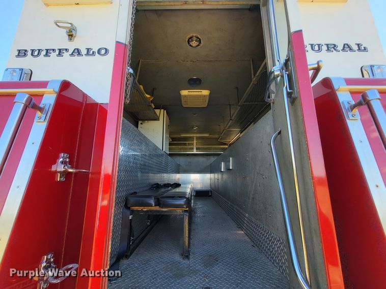 image for item KQ9250 1992 Ford F700  rescue vehicle