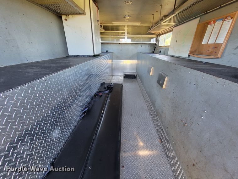 image for item KQ9250 1992 Ford F700  rescue vehicle