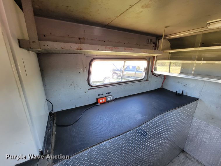 image for item KQ9250 1992 Ford F700  rescue vehicle