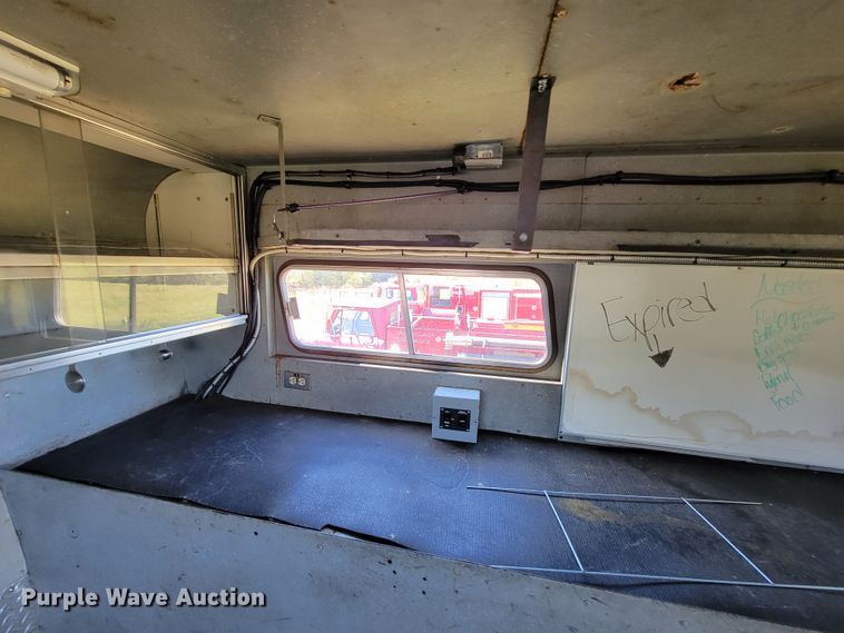 image for item KQ9250 1992 Ford F700  rescue vehicle