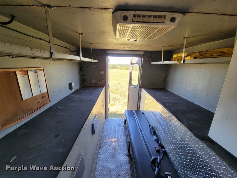 image for item KQ9250 1992 Ford F700  rescue vehicle