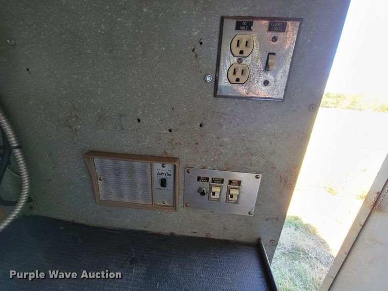 image for item KQ9250 1992 Ford F700  rescue vehicle