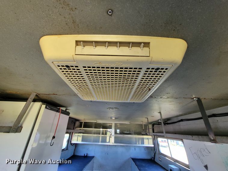 image for item KQ9250 1992 Ford F700  rescue vehicle