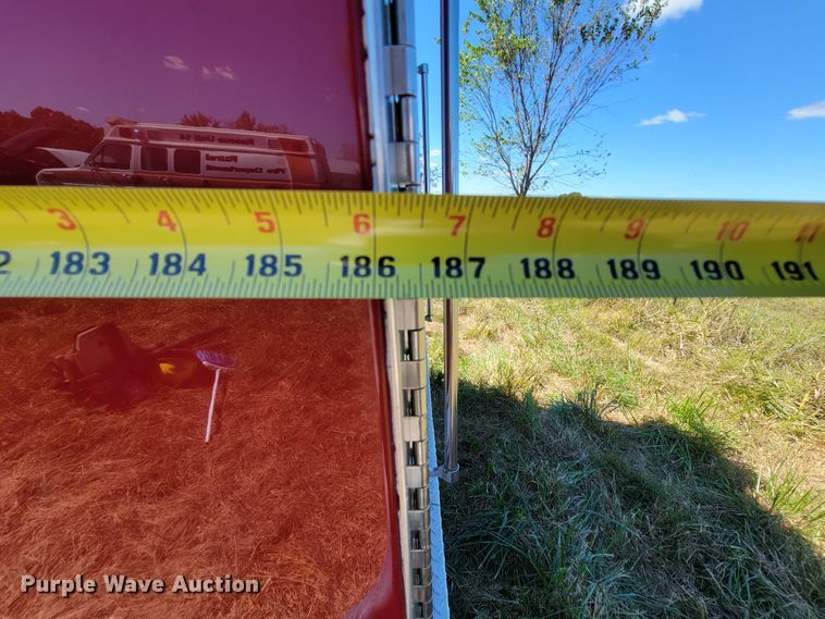 image for item KQ9250 1992 Ford F700  rescue vehicle