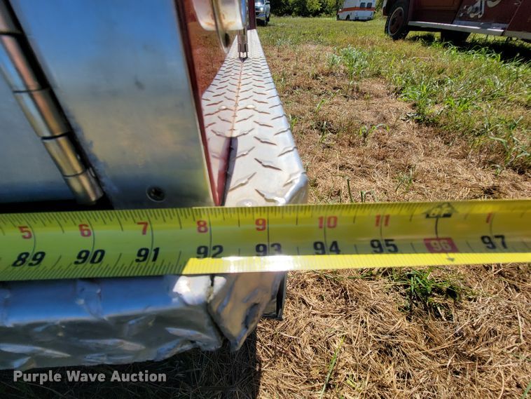 image for item KQ9250 1992 Ford F700  rescue vehicle