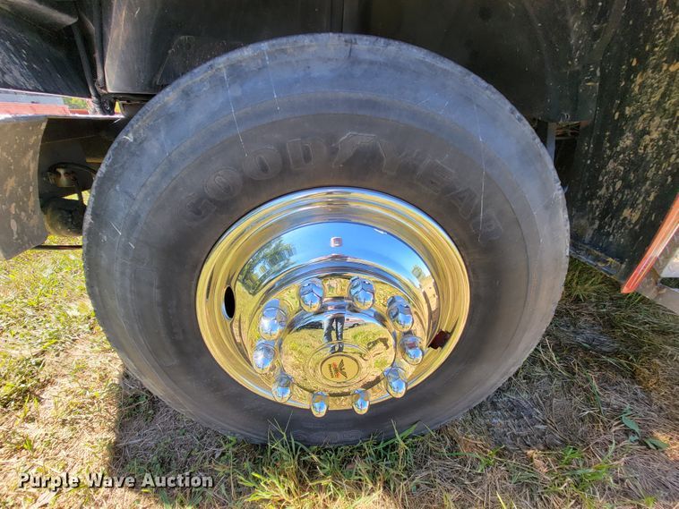 image for item KQ9250 1992 Ford F700  rescue vehicle