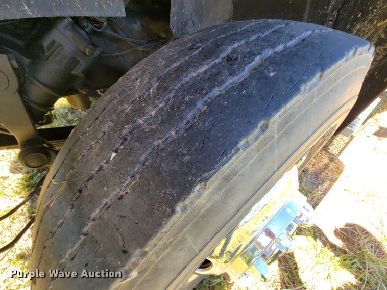 image for item KQ9250 1992 Ford F700  rescue vehicle