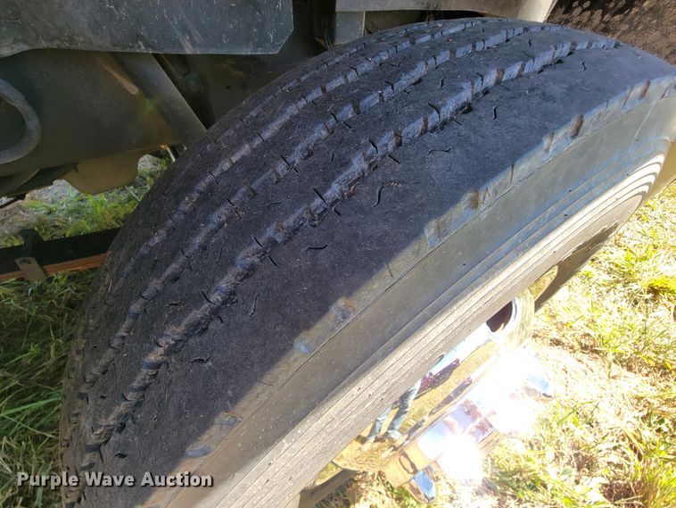 image for item KQ9250 1992 Ford F700  rescue vehicle