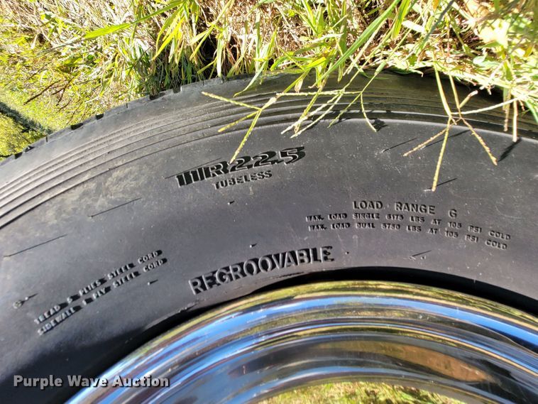 image for item KQ9250 1992 Ford F700  rescue vehicle