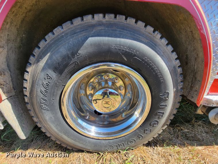 image for item KQ9250 1992 Ford F700  rescue vehicle