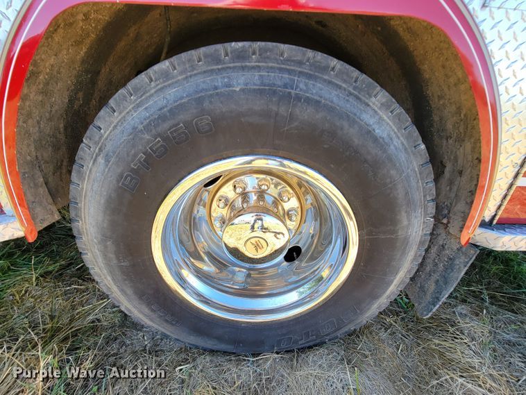 image for item KQ9250 1992 Ford F700  rescue vehicle